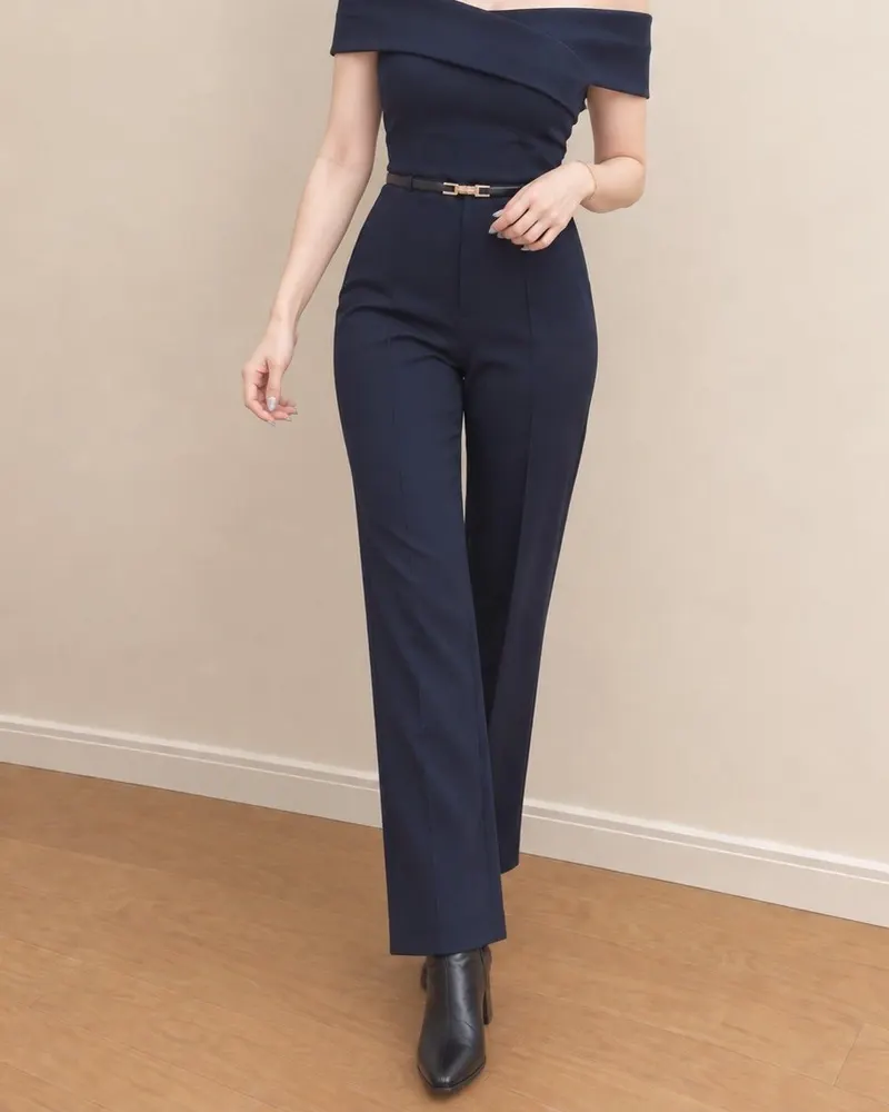 Yuri in a navy off-shoulder jumpsuit, face not shown (photo from her X account)