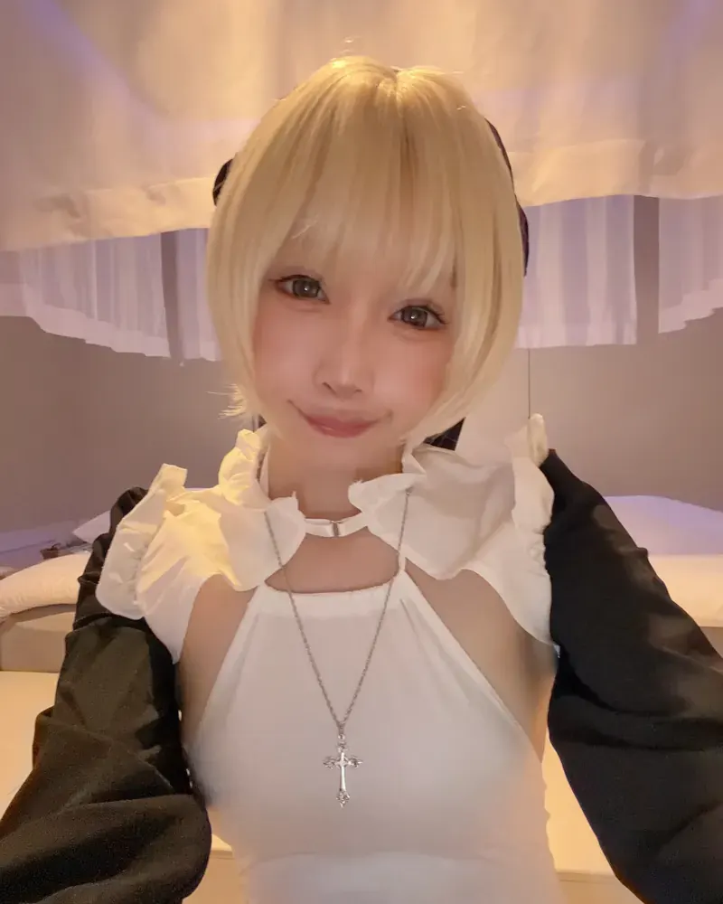 Yuzumiya in a nun-style cosplay, close-up (creator-provided photo)