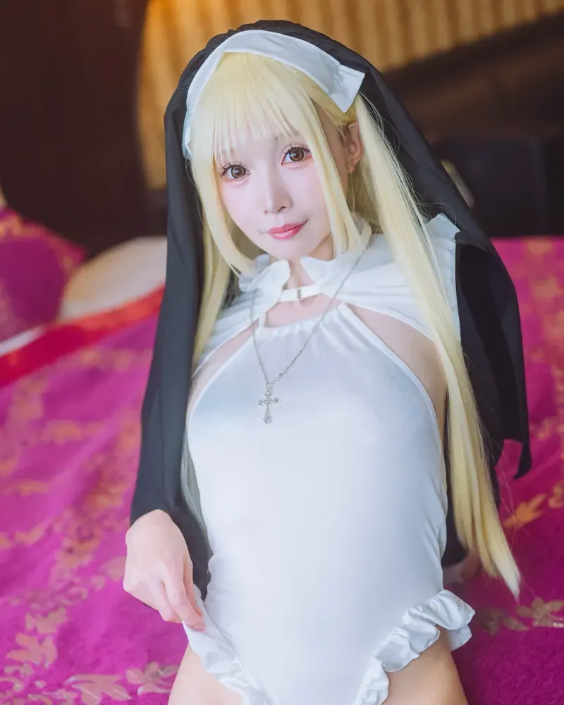 Yuzumiya in a nun-style cosplay with a long blonde wig (creator-provided photo)